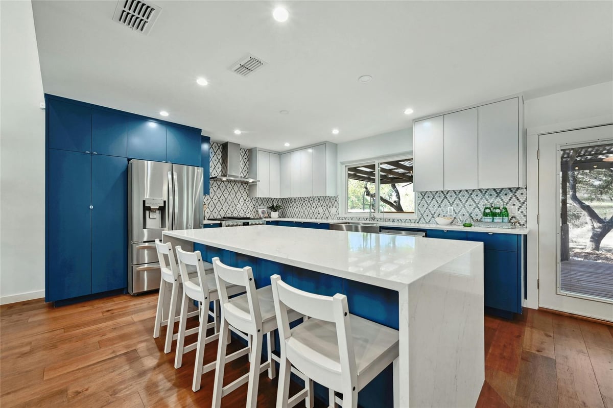 Living area at 13016 S Madrone Trl - 4 bed 2 bath home