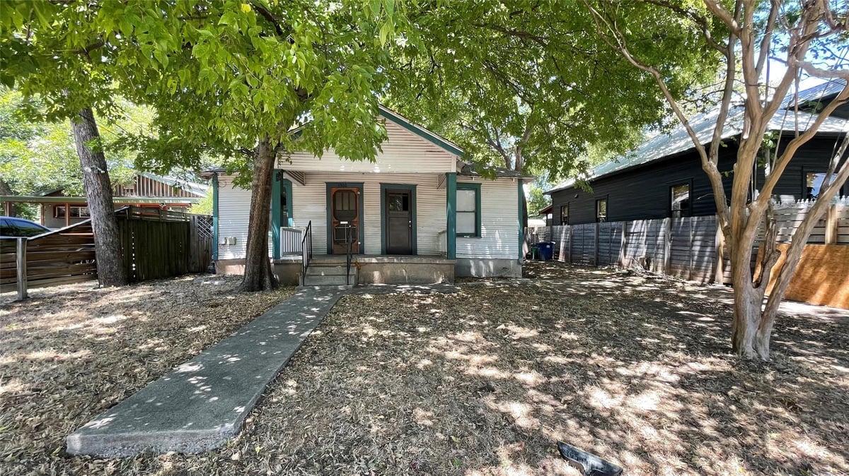 View 1302 Garden ST in Canterbury Square 1302 Garden ST - property photo 1 - Luxury home in Canterbury Square, Austin, TX