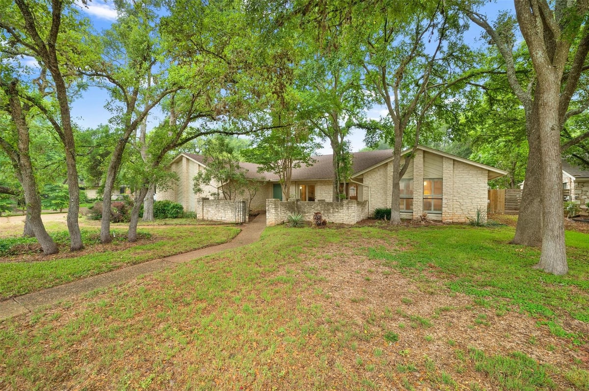 View 1302 Pasaguarda DR in Rolling Hills West 1302 Pasaguarda DR - front exterior - Luxury home in Rolling Hills West, Austin, TX
