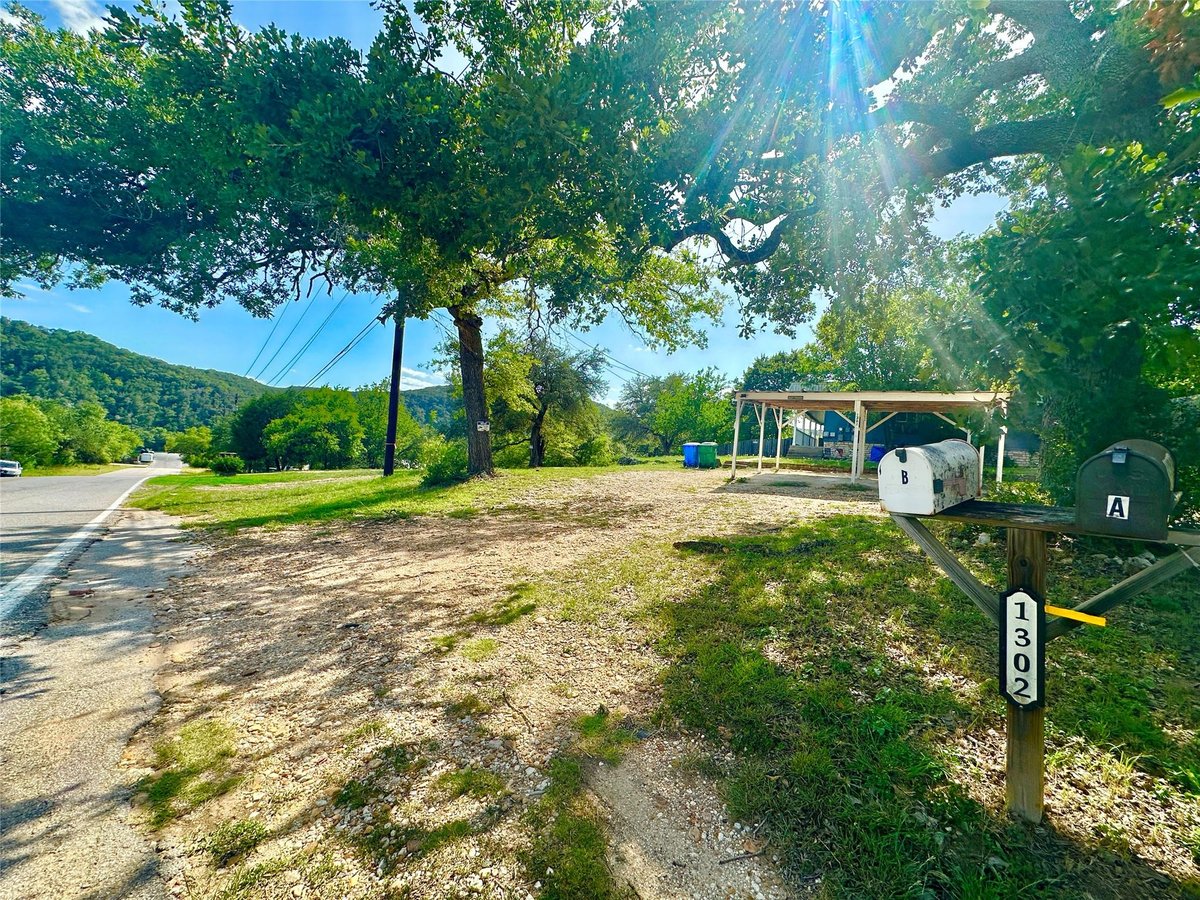 Living area at 1302 S Quinlan Park Rd - Baldwins Point Resub, Austin, TX