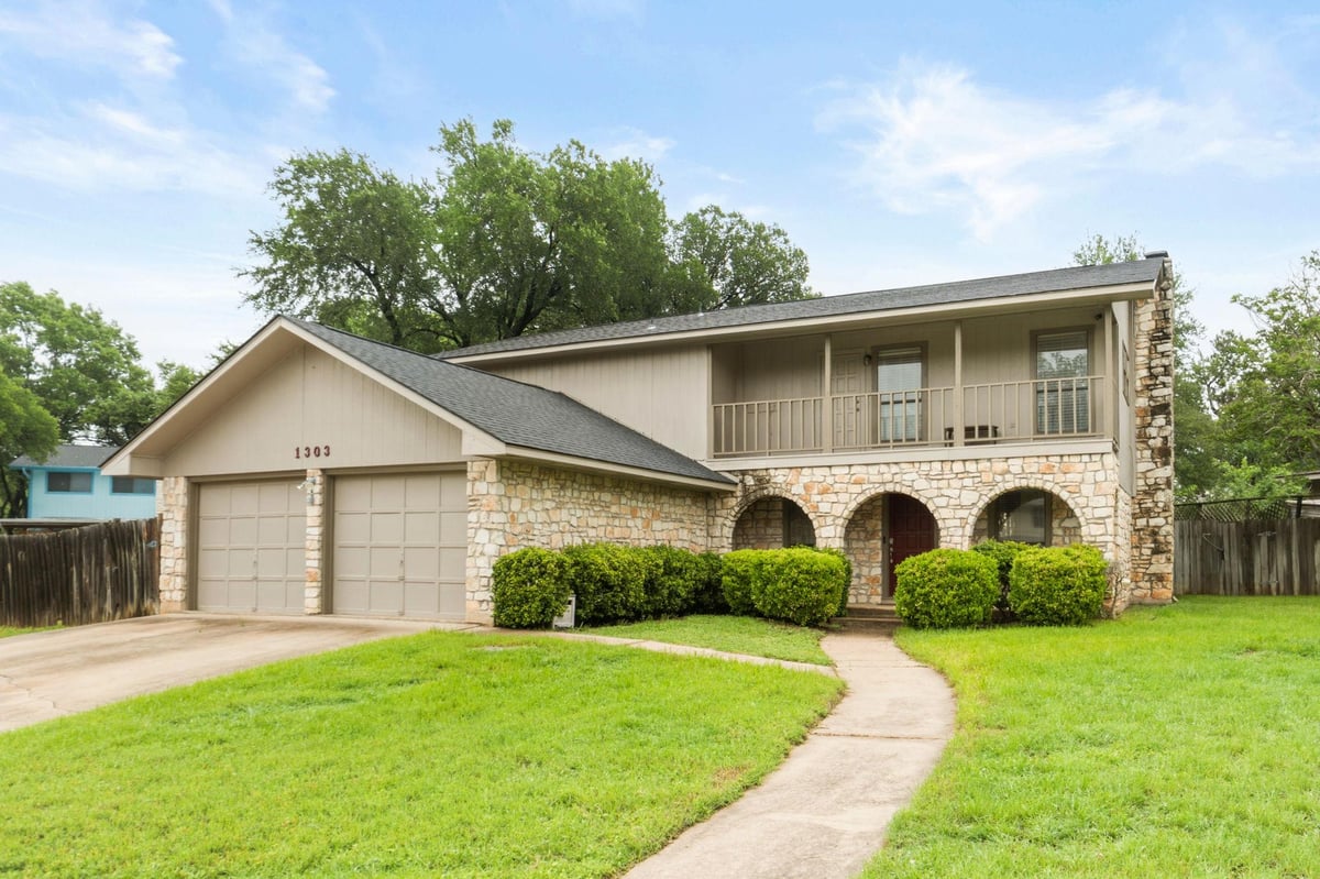 View 1303 Creekview Dr in Round Rock West Sec 06-A 1303 Creekview Dr - front exterior - Luxury home in Round Rock West Sec 06-A, Round Rock, TX