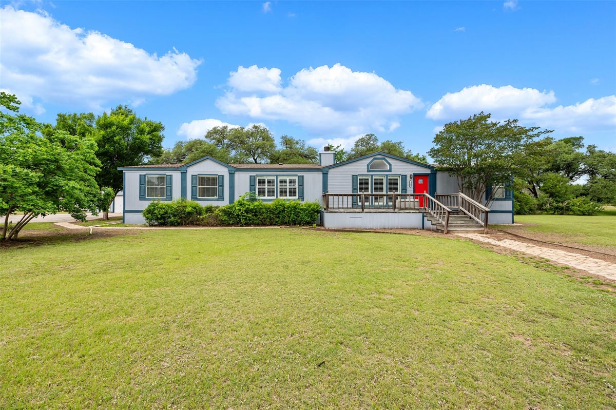 1303 Horizon Park Blvd - front exterior - Luxury home in Leander Heights Sec 03 Resub Lts 38 & 39 Blk, Leander, TX