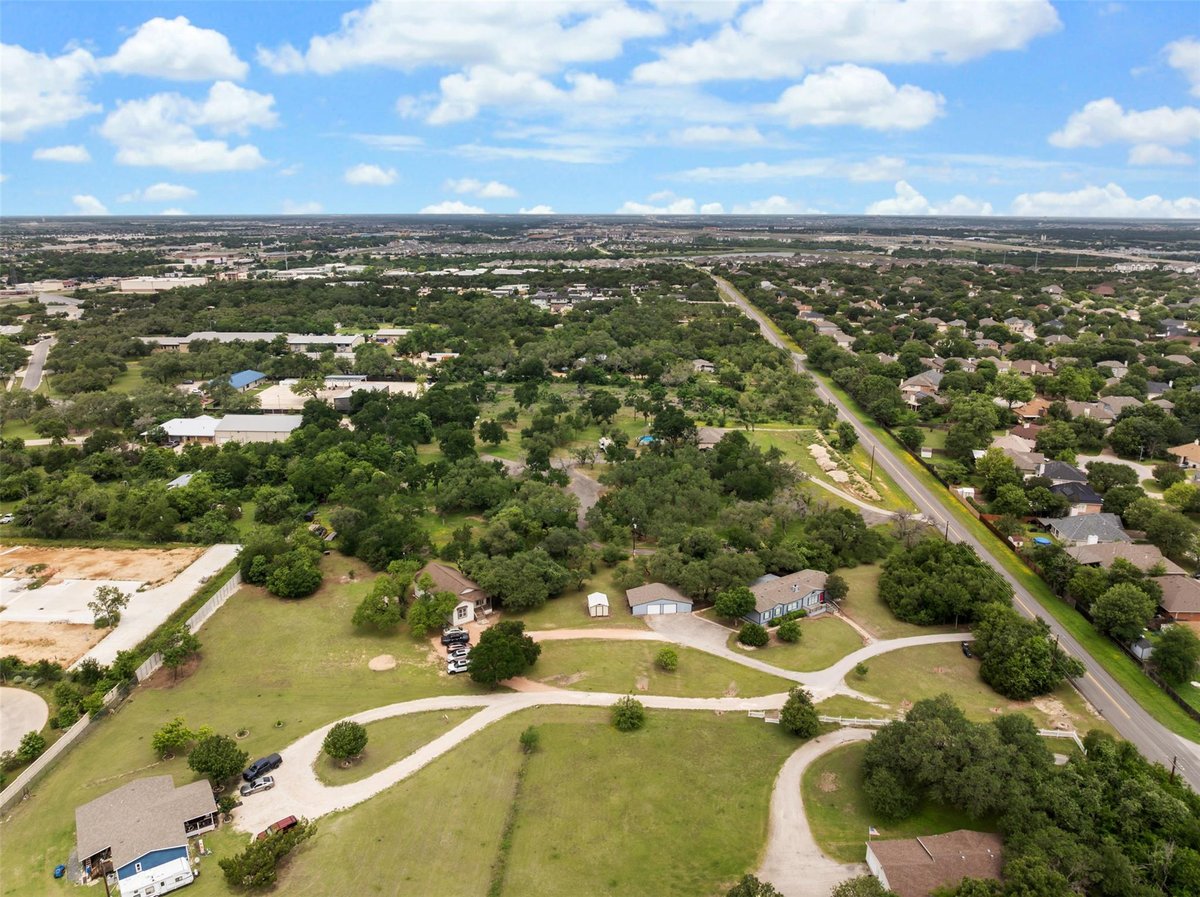 View 1303 Horizon Park Blvd in Leander Heights Section 3 1303 Horizon Park Blvd - front exterior - Luxury home in Leander Heights Section 3, Leander, TX