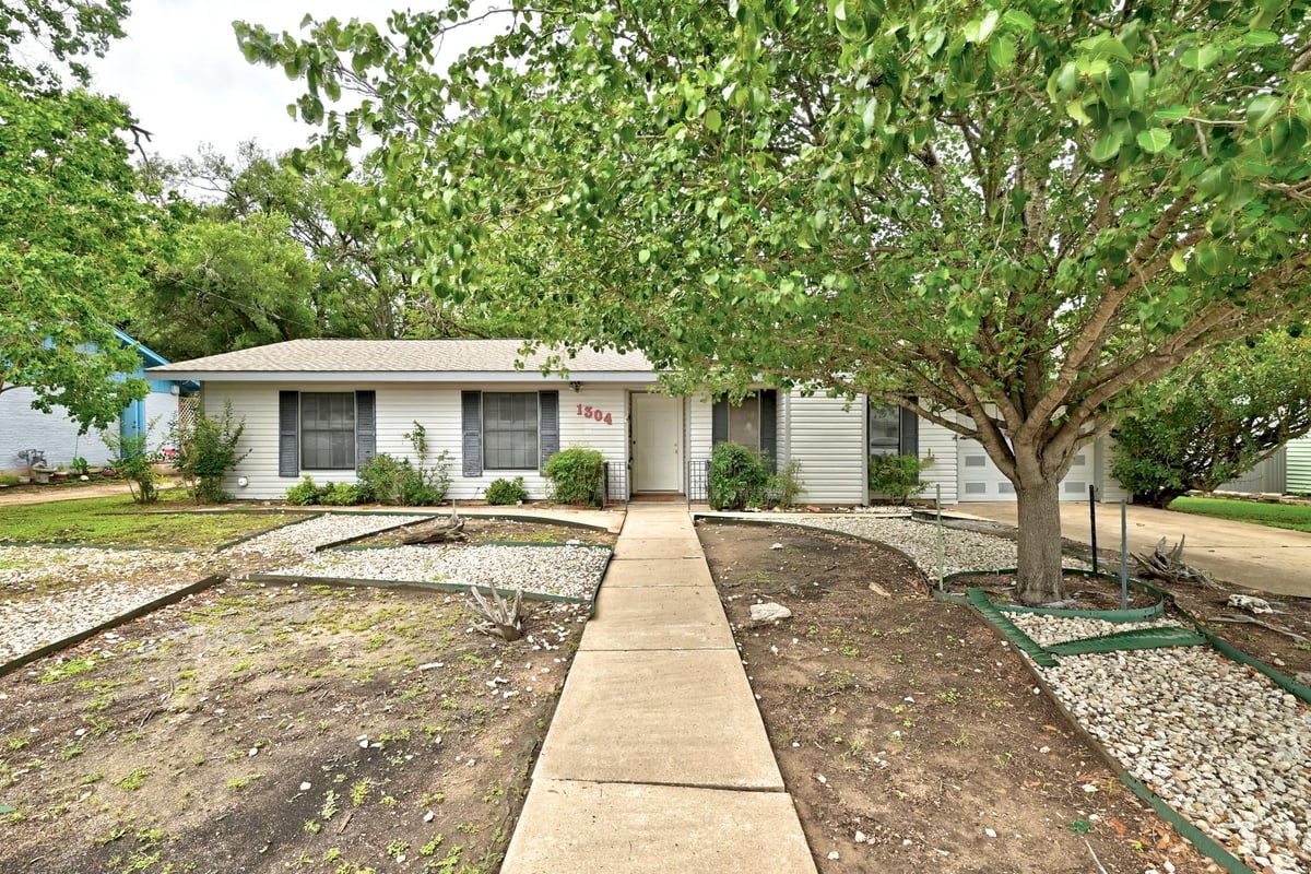 View 1304 Harrison LN in Richland Estates Sec 01 1304 Harrison LN - property photo 1 - Luxury home in Richland Estates Sec 01, Austin, TX