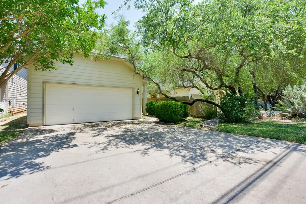 View 1305 Cuernavaca Dr in AUSTIN LAKE HILLS SEC 2 1305 Cuernavaca Dr - property photo 1 - Luxury home in AUSTIN LAKE HILLS SEC 2, Austin, TX