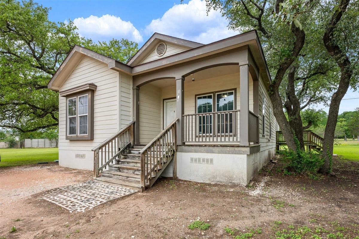 1305 Horizon Park Blvd - front exterior - Luxury home in Leander Heights Sec 03 Resub Lts 38 & 39 Blk, Leander, TX
