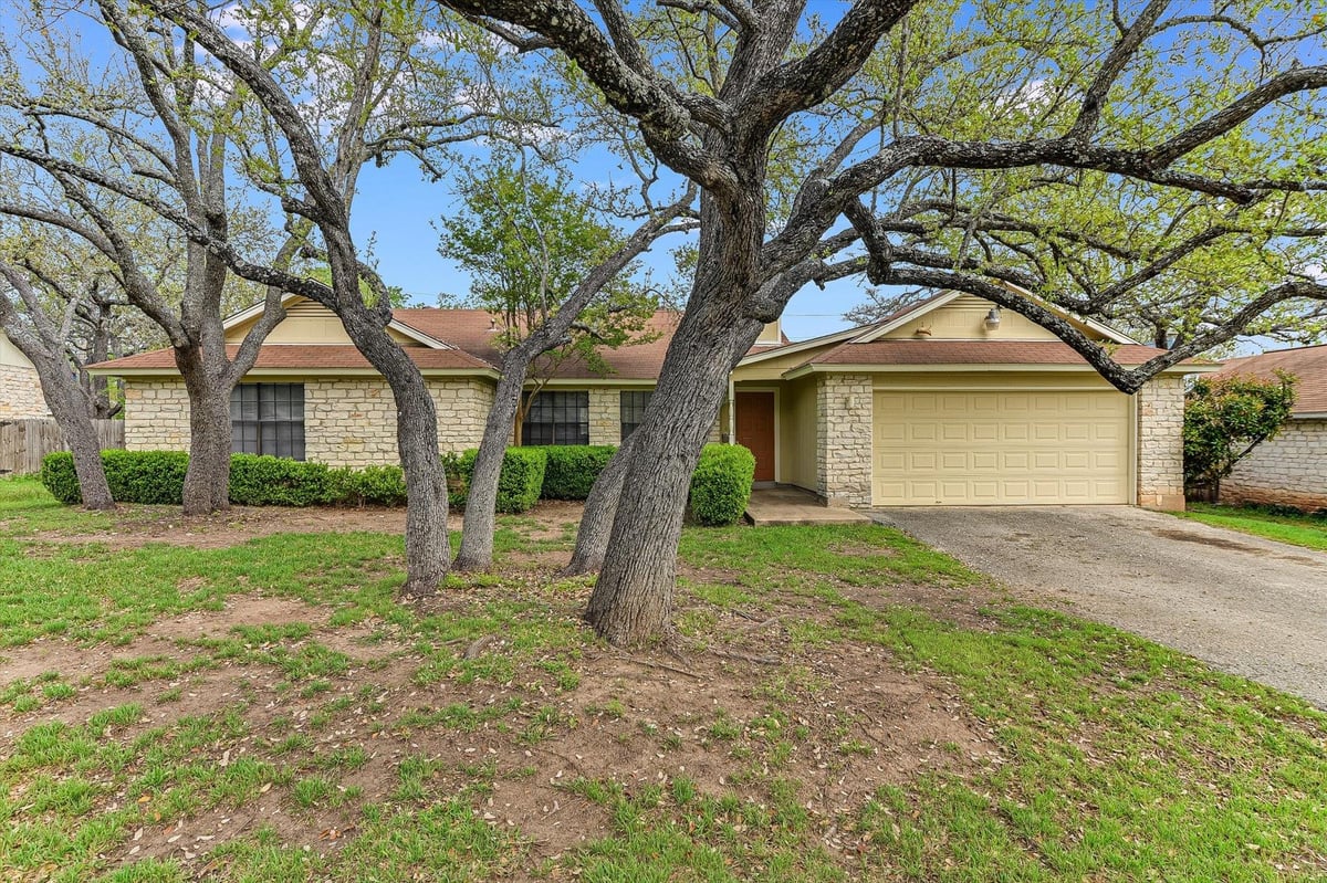 View 1306 Daytona DR in Austin Lake Hills Sec 03 1306 Daytona DR - property photo 1 - Luxury home in Austin Lake Hills Sec 03, Austin, TX