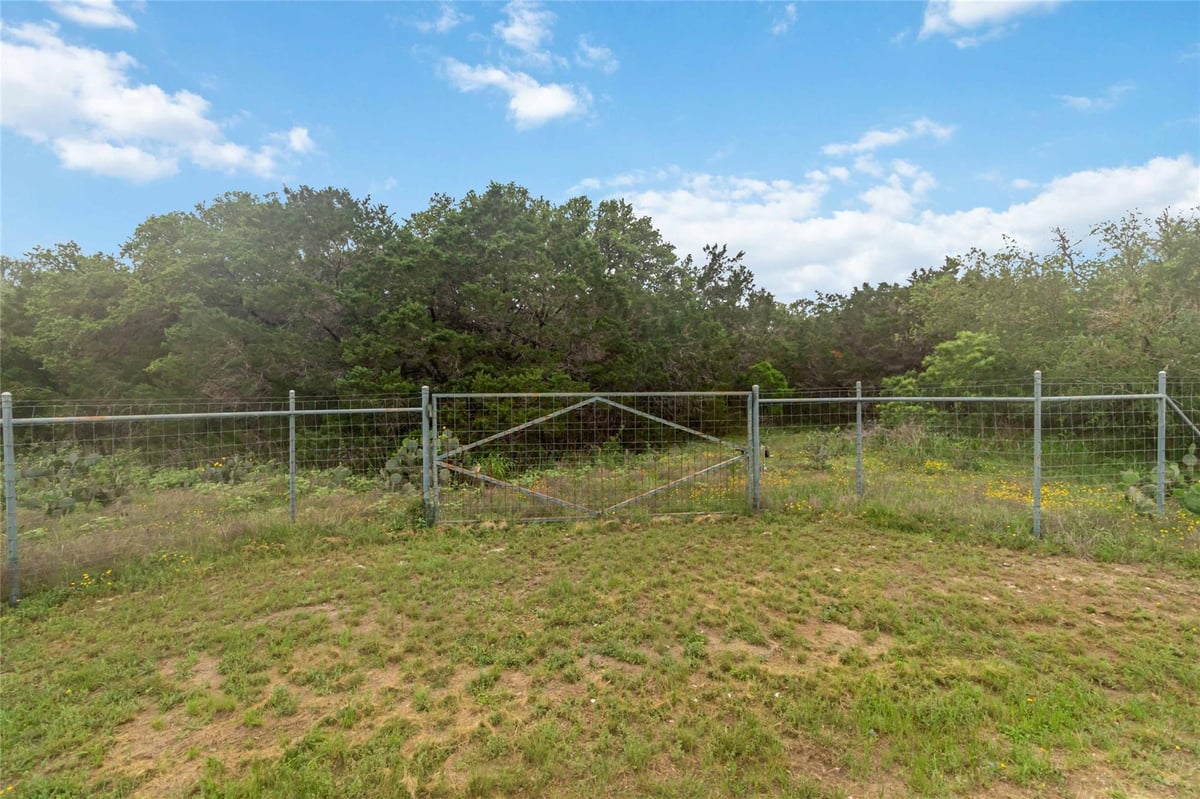 Living area at 1306 Thousand Oaks Loop - Thousand Oaks, San Marcos, TX