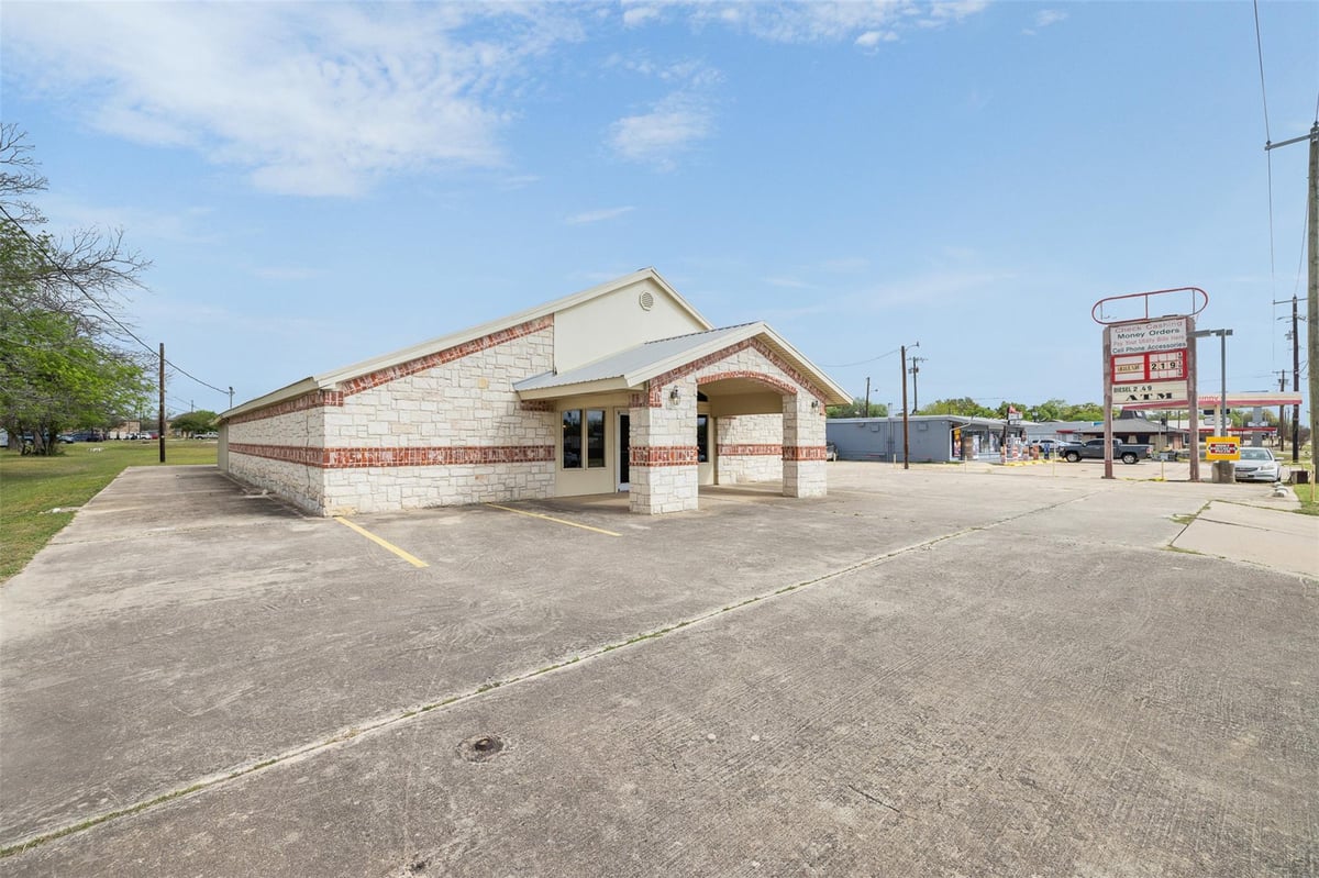 Kitchen at 1306 W Cameron Ave - N/A, Rockdale, TX