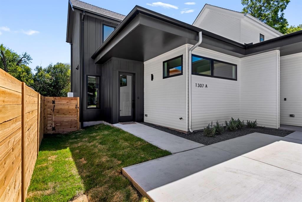 View 1307 Justin Ln Unit #A in Crestview Add Sec 01 1307 Justin Ln Unit #A - front exterior - Luxury home in Crestview Add Sec 01, Austin, TX