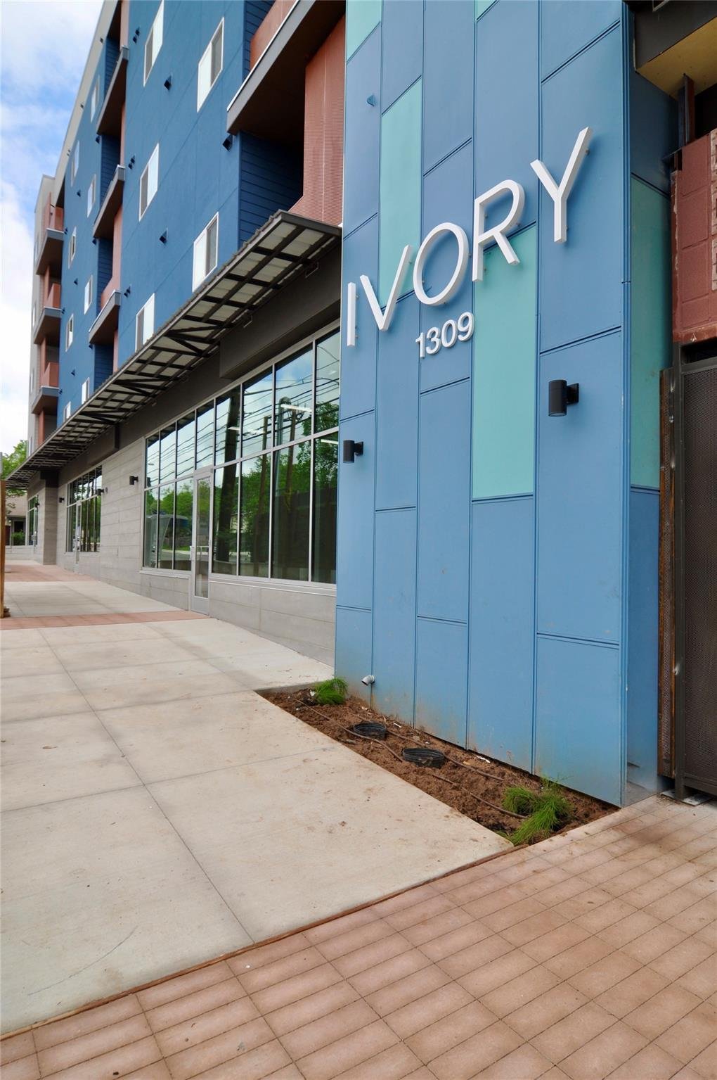 Living area at 1309 Chicon St Unit #202 - 1 bed 1 bath home