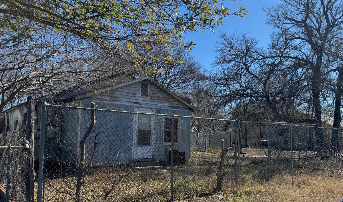 Living area at 1309 Perez (lot 30) St - Chernosky 09, Austin, TX