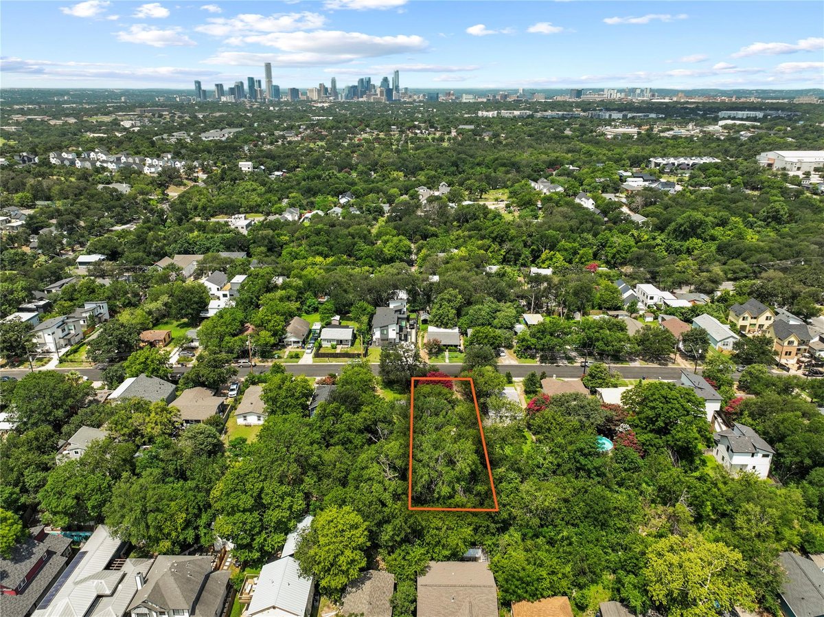 View 1309 Perez (lot 30) ST in Chernosky 09 1309 Perez (lot 30) ST - front exterior - Luxury lot in Chernosky 09, Austin, TX