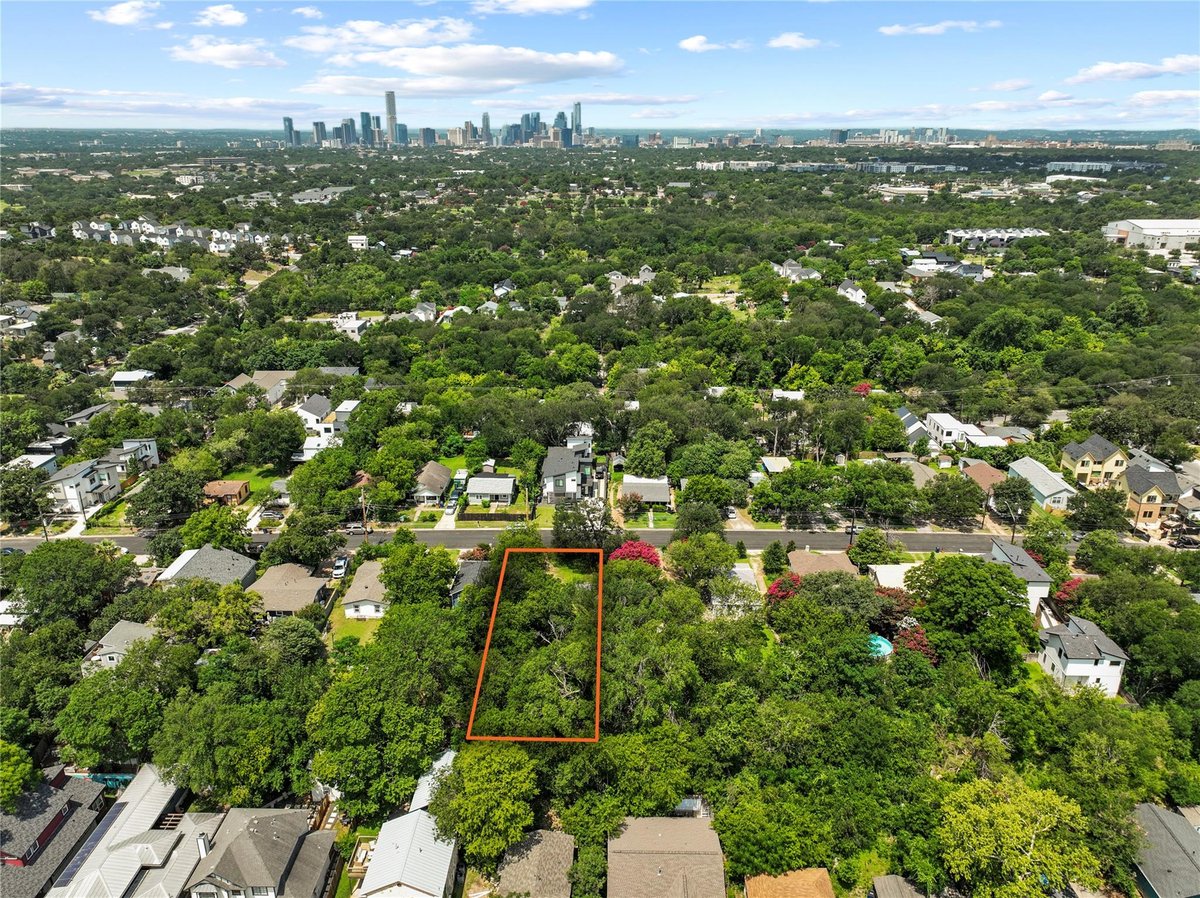 View 1309 Perez (lot 31) ST in Chernosky 09 1309 Perez (lot 31) ST - front exterior - Luxury lot in Chernosky 09, Austin, TX