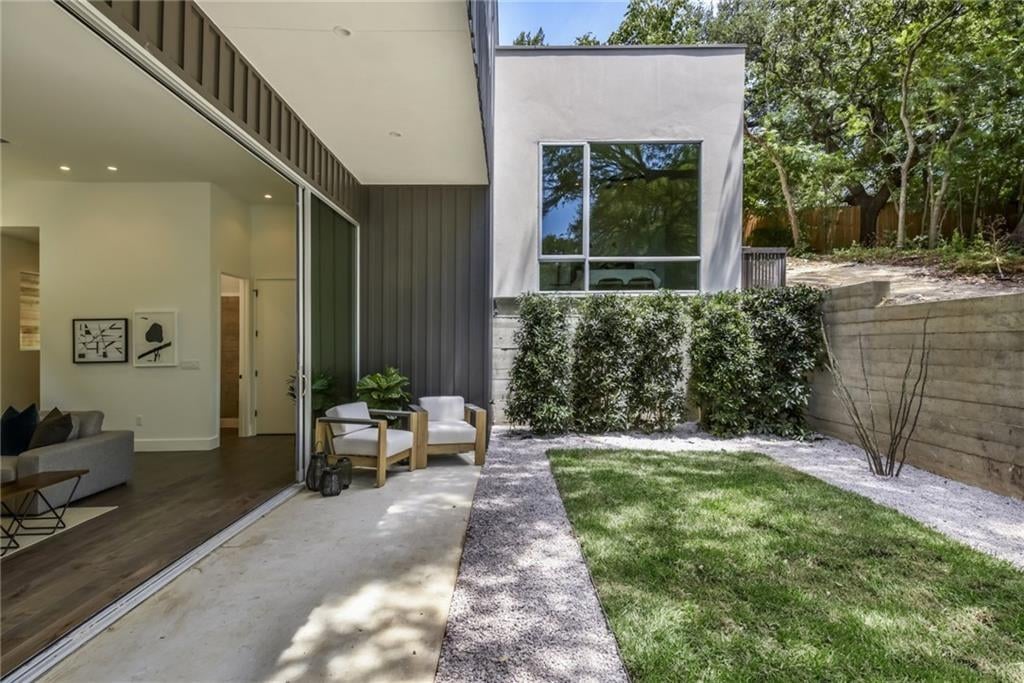 View 1309 S 6th St in Bouldin Creek 1309 S 6th St - property photo 1 - Luxury home in Bouldin Creek, Austin, TX
