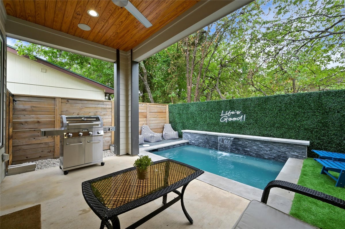 Bathroom at 1310 Comal St - 6 bed 3 bath home