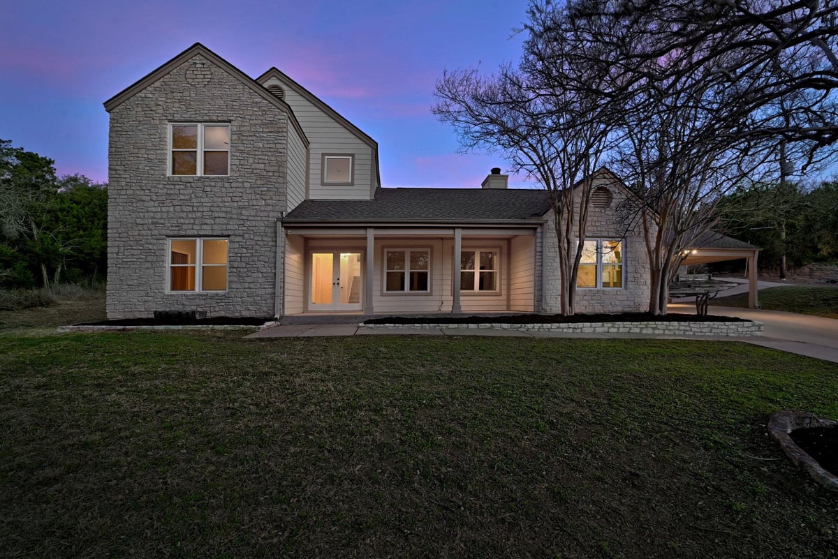 View 13101 Wells Fargo TRL in BIG COUNTRY SEC 6 13101 Wells Fargo TRL - front exterior - Luxury home in BIG COUNTRY SEC 6, Austin, TX