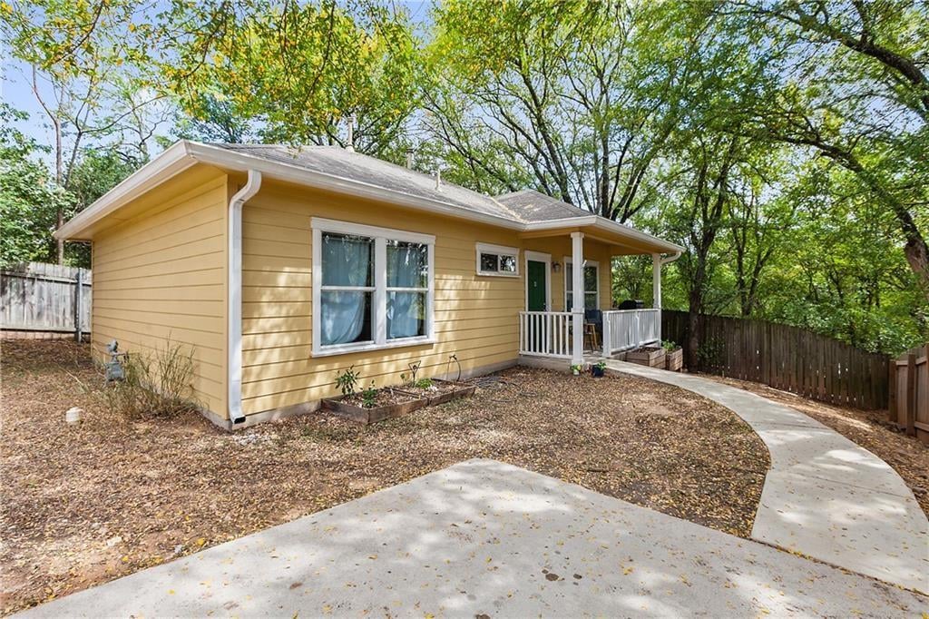 View 1311 E M Franklin Ave Unit #B in Division B 1311 E M Franklin Ave Unit #B - property photo 1 - Luxury home in Division B, Austin, TX