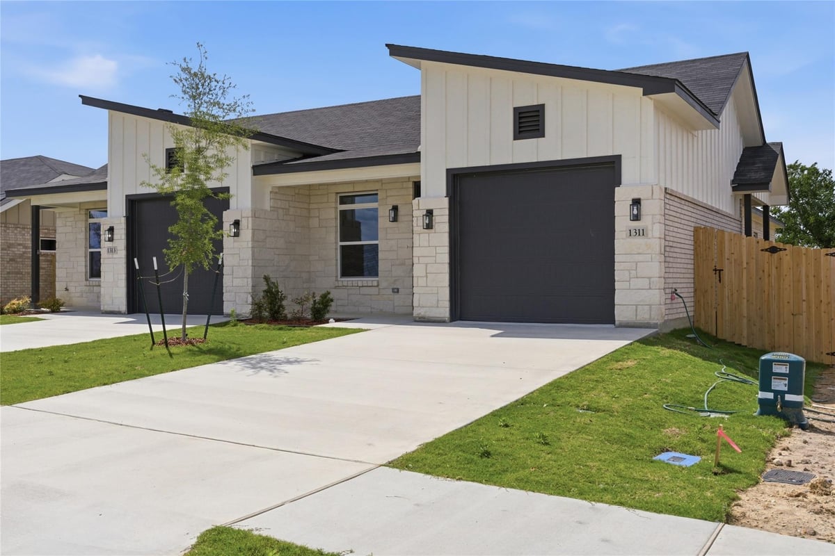 View 1311 Lone Pine Way in Dogwood Addition 1311 Lone Pine Way - front exterior - Luxury home in Dogwood Addition, Killeen, TX