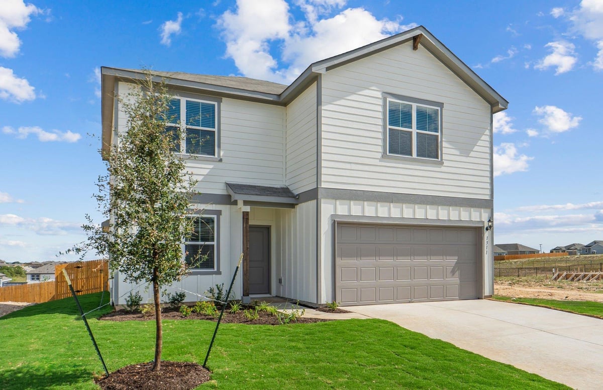 Living area at 1311 Sky Ridge Ct - 5 bed 3 bath home
