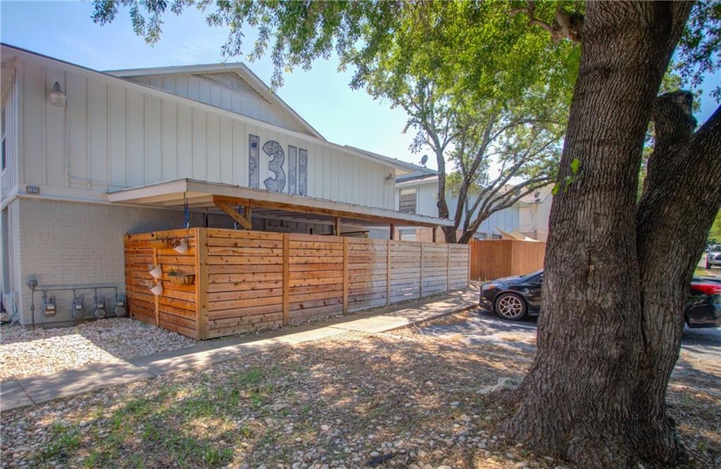 1311 Southport DR Unit #B - front exterior - Luxury home in Southridge Sec 06, Austin, TX