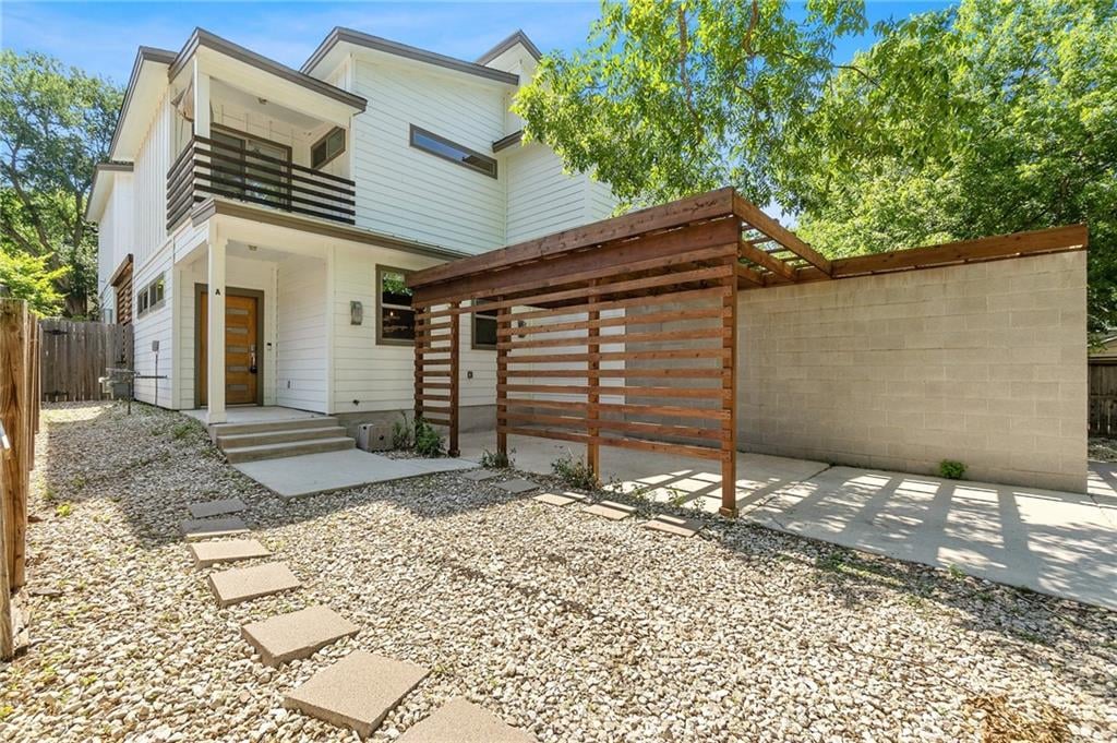 View 1313 COMETA St Unit #A in Chernosky 09 1313 COMETA St Unit #A - front exterior - Luxury home in Chernosky 09, Austin, TX