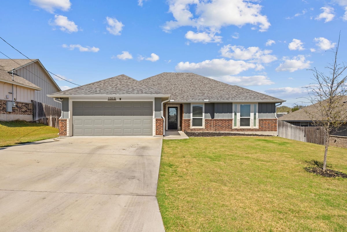 View 1313 Sandstone Cv in Final Plat Stone Vly Ph One 1313 Sandstone Cv - front exterior - Luxury home in Final Plat Stone Vly Ph One, Lampasas, TX