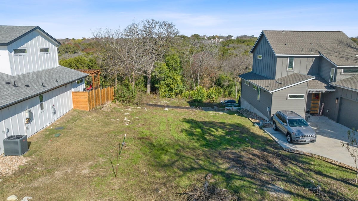 View 1316 E Applegate Dr in Silveredge Crk Sub 1316 E Applegate Dr - front exterior - Luxury lot in Silveredge Crk Sub, Austin, TX