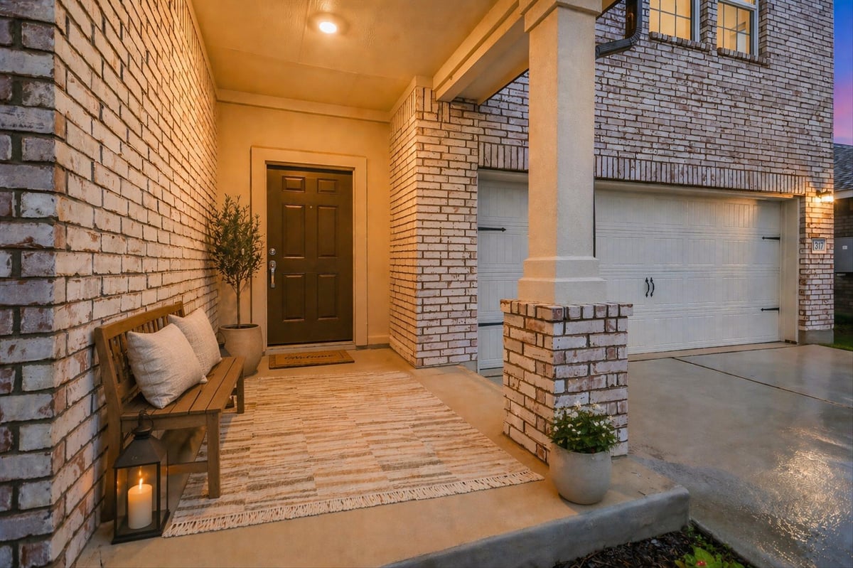 Living area at 1317 Aquilla Ln - 5 bed 3 bath home