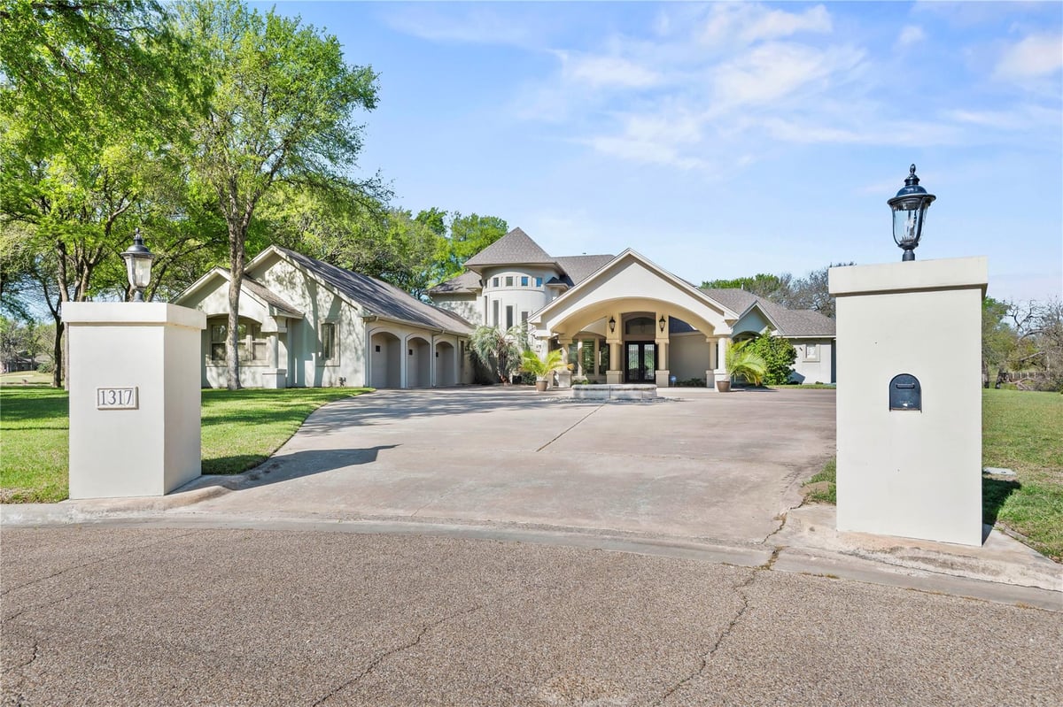 View 1317 Jack Nicklaus Cir in Winners Circle Add 1317 Jack Nicklaus Cir - front exterior - Luxury home in Winners Circle Add, Salado, TX