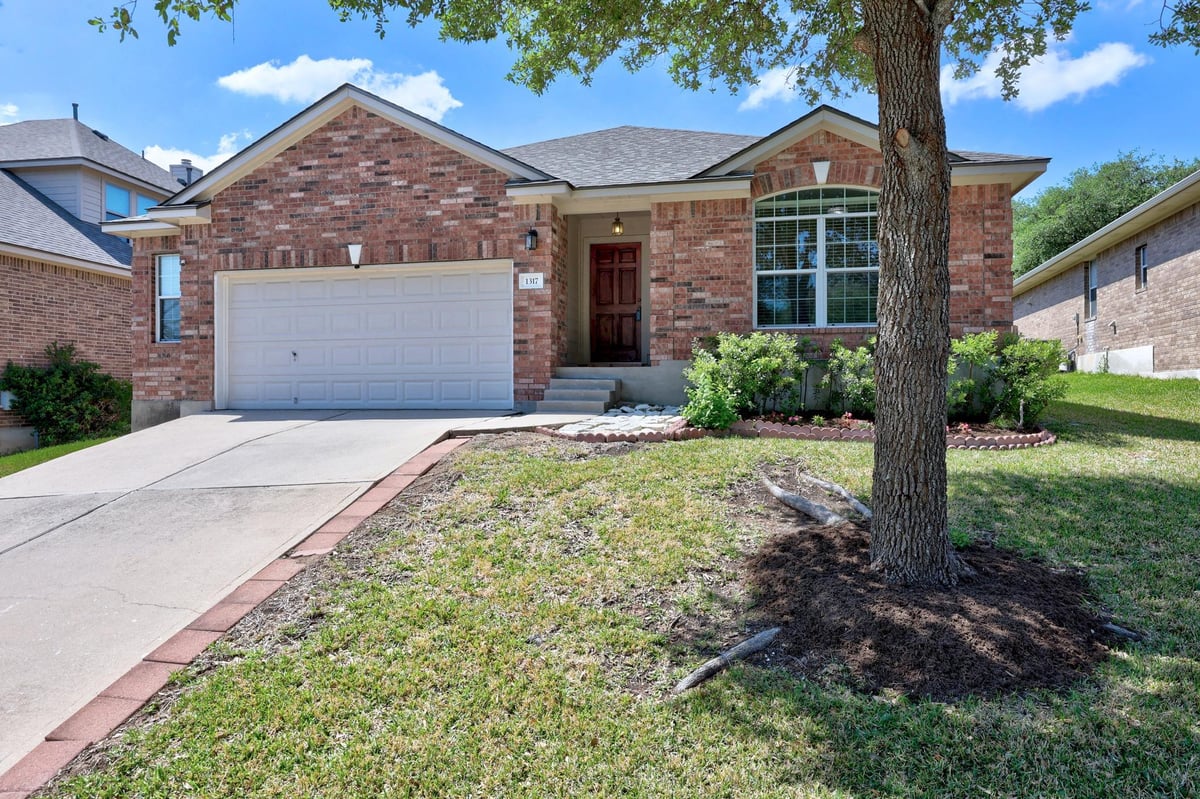 Living area at 1317 Rimstone Dr - 3 bed 2 bath home