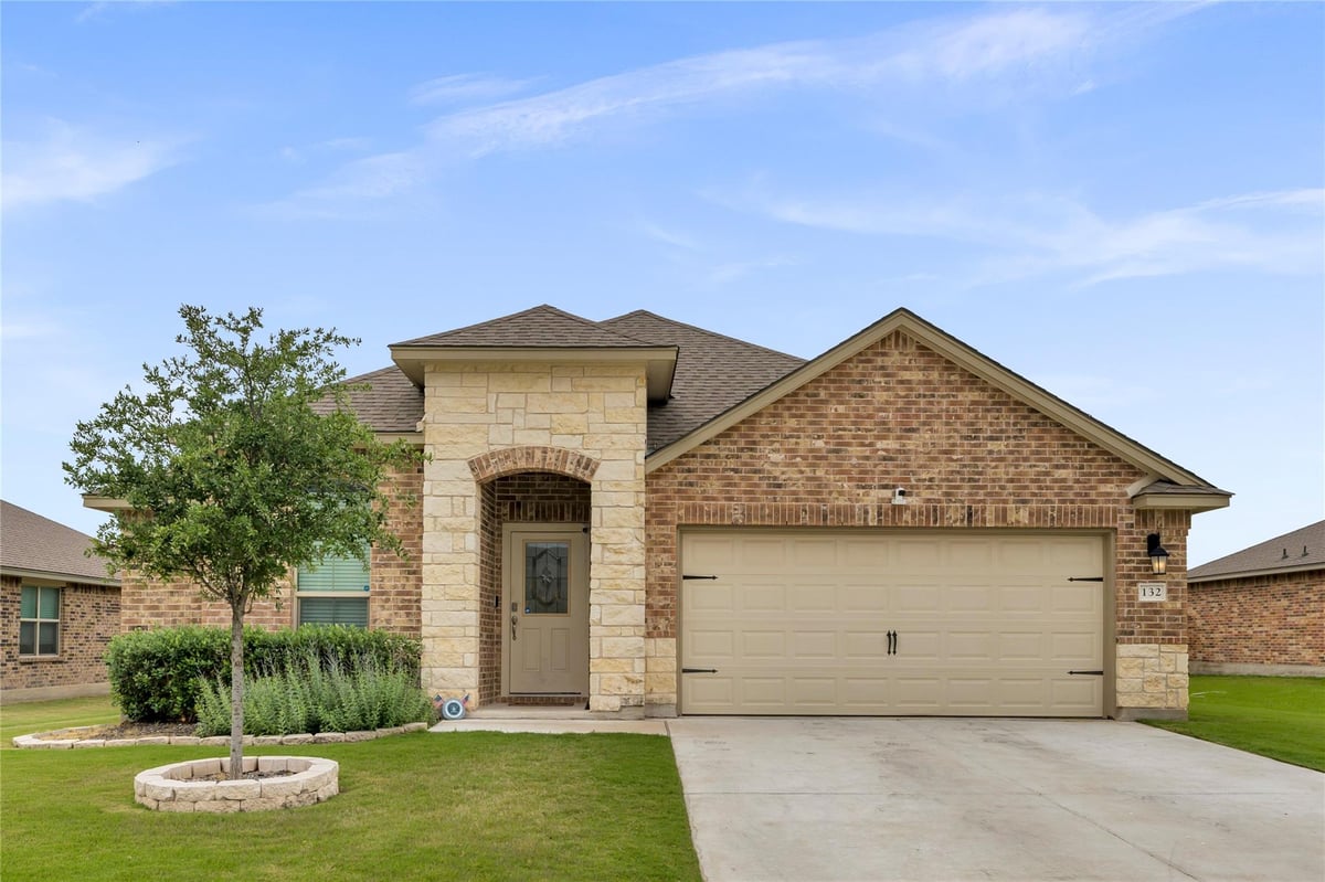 View 132 Cinnamon LOOP in Pepper Mill Ph 3 132 Cinnamon LOOP - property photo 1 - Luxury home in Pepper Mill Ph 3, Burnet, TX