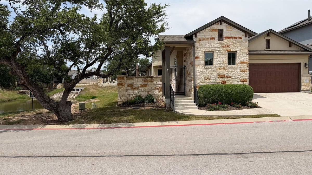 132 Mexican Olive DR Unit #G - front exterior - Luxury home in Gardens/Verde Vista, Georgetown, TX