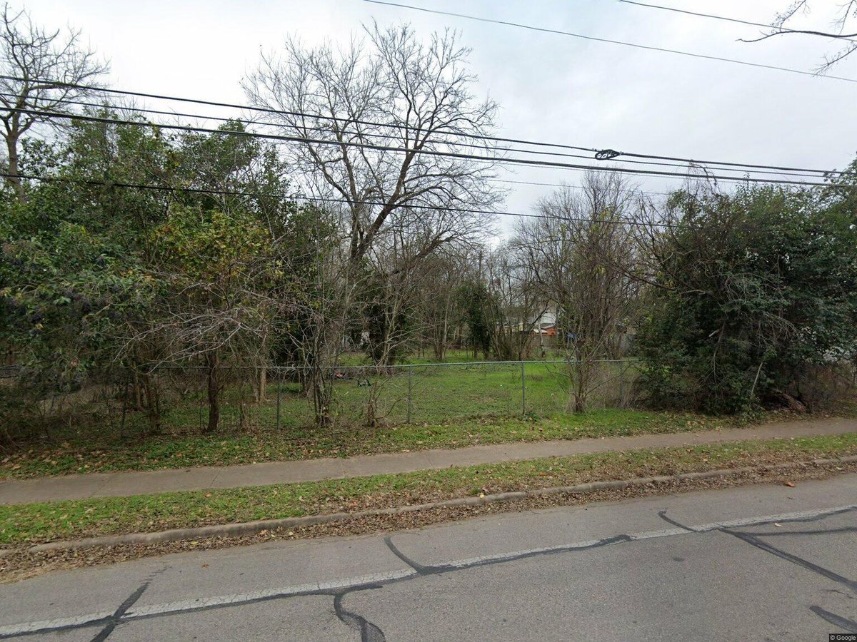 View 1321 Redd ST in FOREST OAKS 1321 Redd ST - front exterior - Luxury lot in FOREST OAKS, Austin, TX