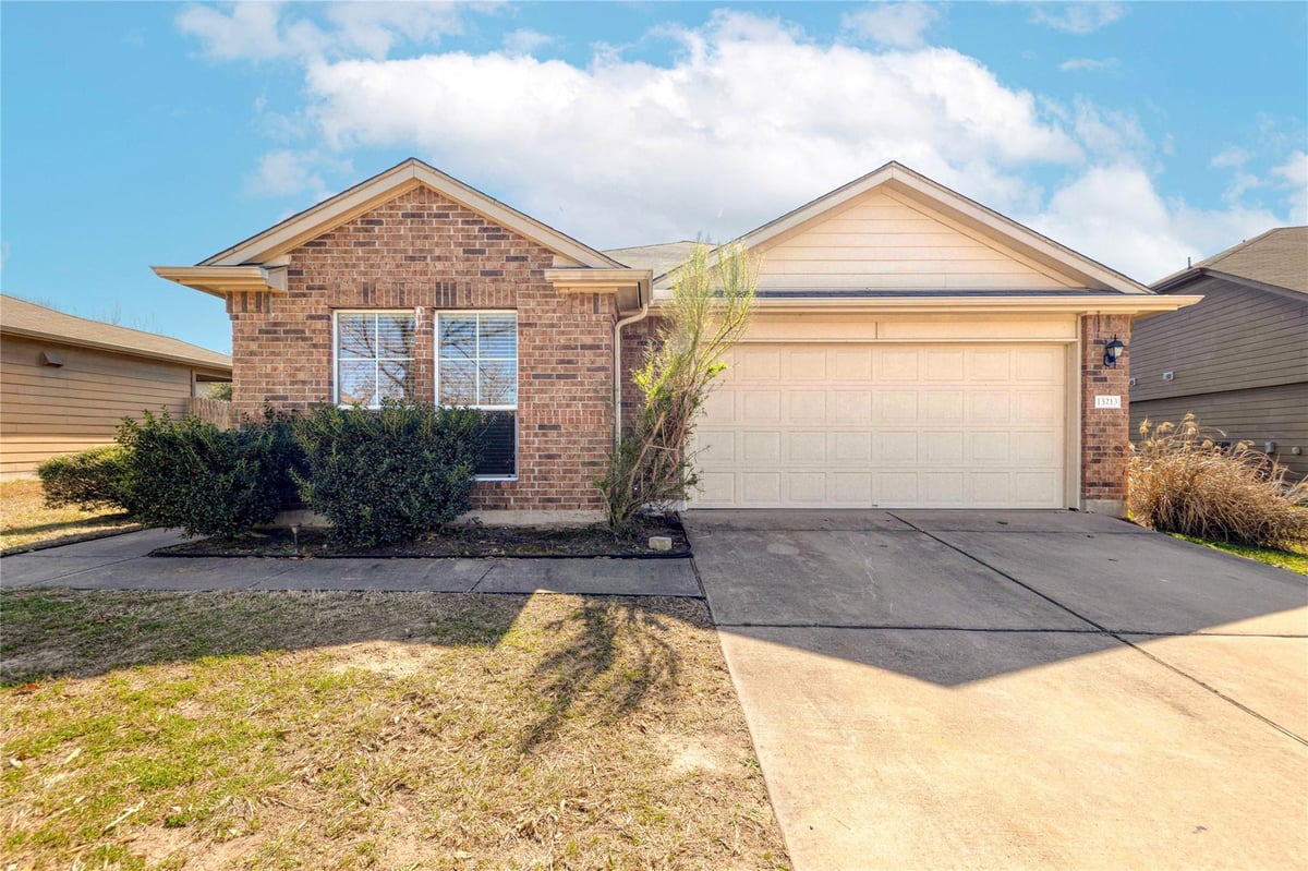 View 13213 Forest Sage ST in Carriage Hills Sec 03 13213 Forest Sage ST - front exterior - Luxury home in Carriage Hills Sec 03, Manor, TX