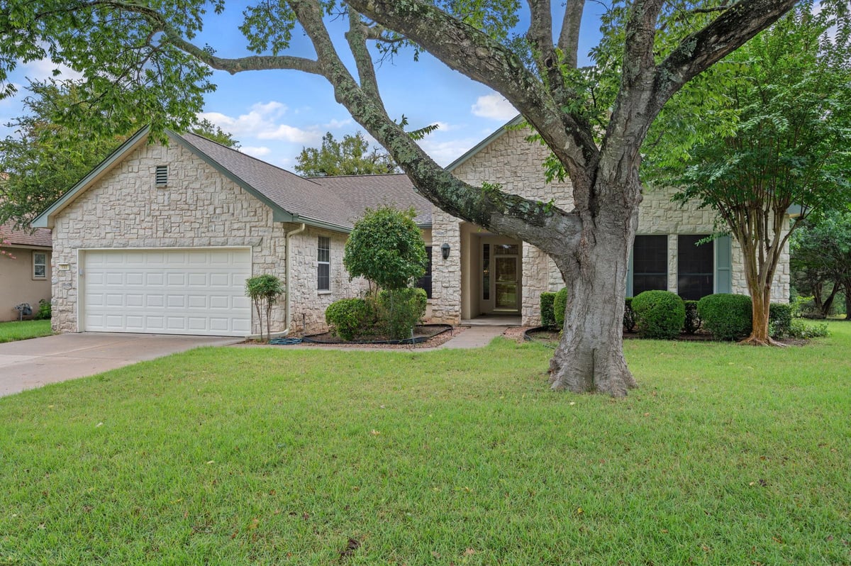 133 Crystal Springs Dr - front exterior - Luxury home in Sun City Georgetown Nbrhd 02 A, Georgetown, TX