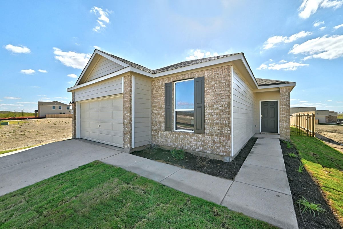 View 13305 Riversdale Rd in Stoney Chase 13305 Riversdale Rd - property photo 1 - Luxury home in Stoney Chase, Del Valle, TX