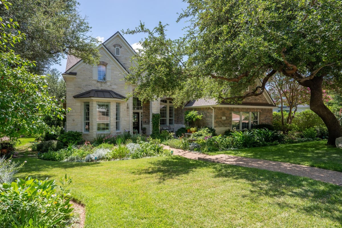 View 13315 Country Lake DR in Steiner Ranch Ph 02 Sec 05 13315 Country Lake DR - front exterior - Luxury home in Steiner Ranch Ph 02 Sec 05, Austin, TX