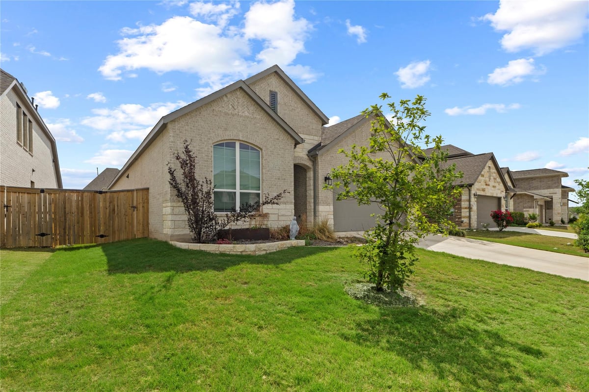 Living area at 1332 Golden Celebration Bnd - 3 bed 2 bath home