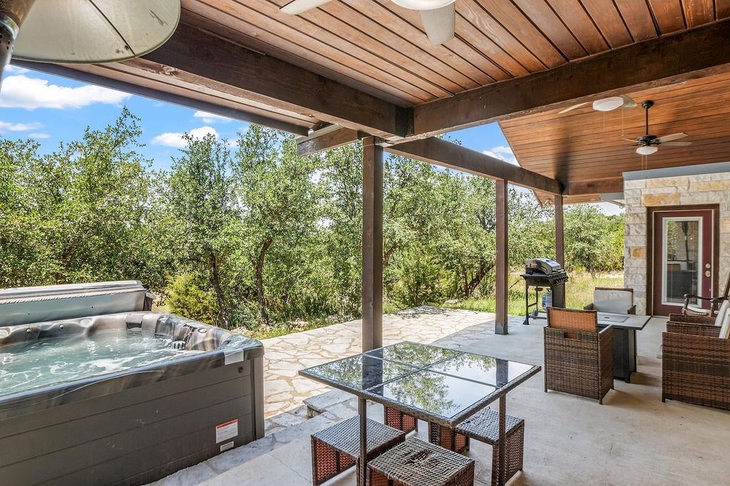 Living area at 13326  Trautwein Rd - 4 bed 3 bath home