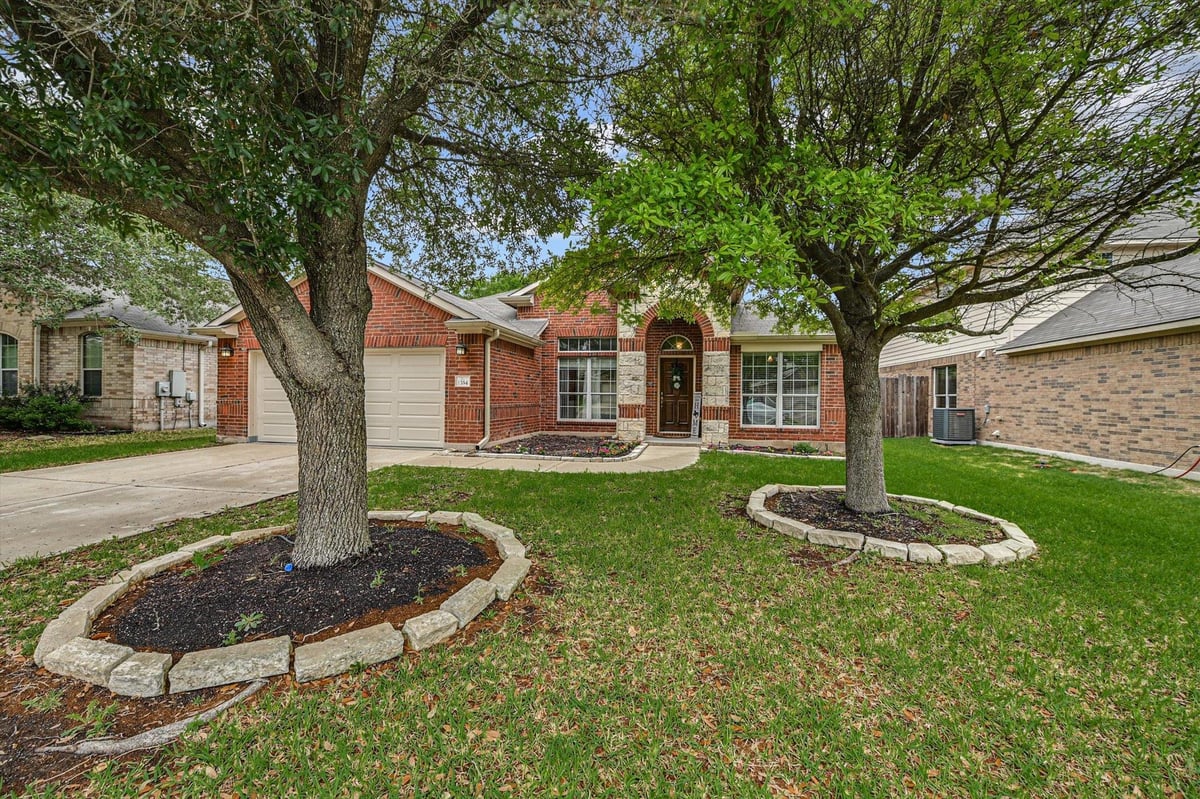 Living area at 1334 Irishmoss Trl - 3 bed 2 bath home