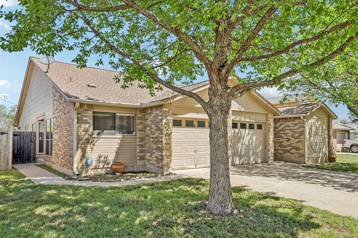 Living area at 13355 Water Oak Ln - Clear Creek Add, Austin, TX