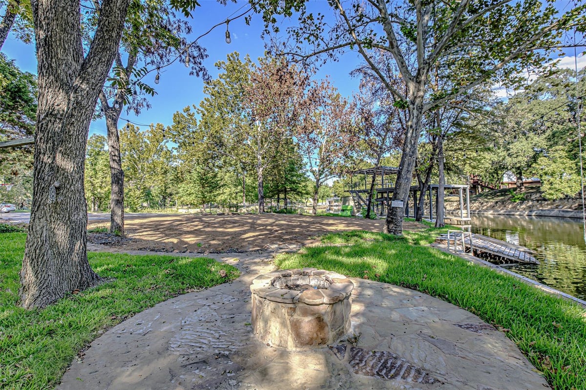 Kitchen at 1336 S Lakeside Dr - Longhorn Valley, Kingsland, TX