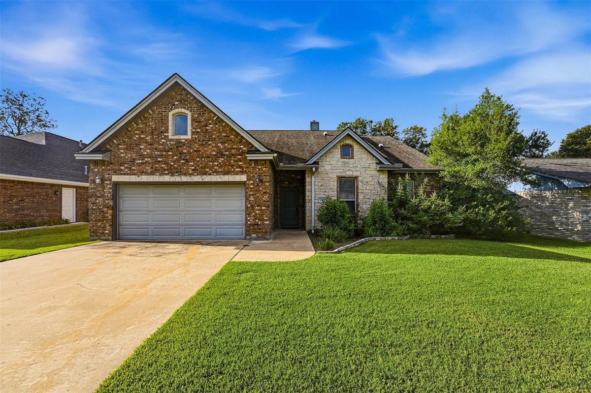View 1338 Donovan ST in Rivercrest Place 1338 Donovan ST - property photo 1 - Luxury home in Rivercrest Place, Gonzales, TX