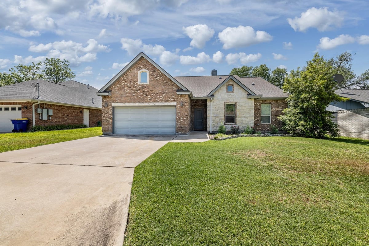 View 1338 Donovan ST in Rivercrest Place 1338 Donovan ST - front exterior - Luxury home in Rivercrest Place, Gonzales, TX