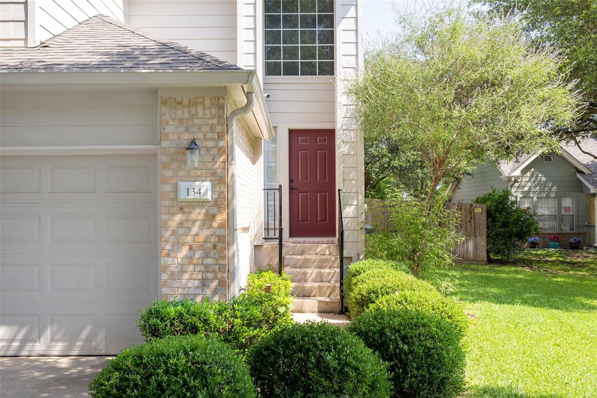 View 134 Prairie Springs CV in Katy Crossing 134 Prairie Springs CV - front exterior - Luxury home in Katy Crossing, Georgetown, TX