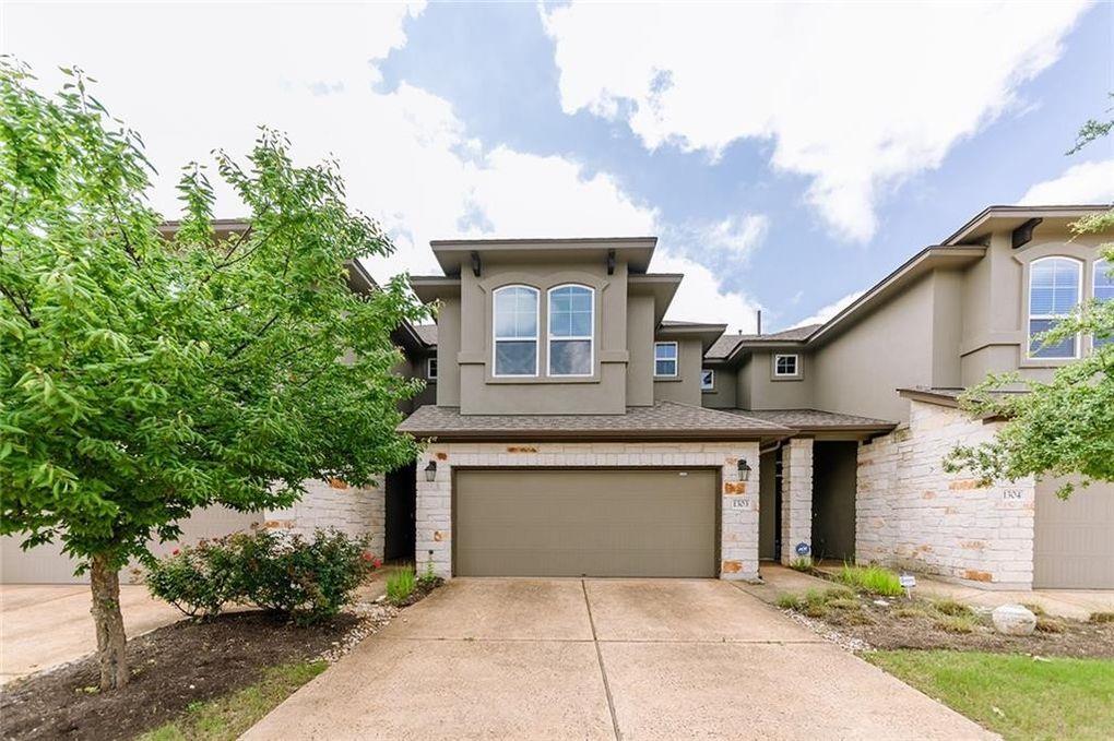Living area at 13400 Briarwick Dr Unit #1303 - 3 bed 2 bath home