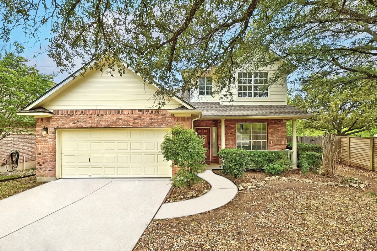 Living area at 13401 Lamplight Village Ave - 4 bed 2 bath home