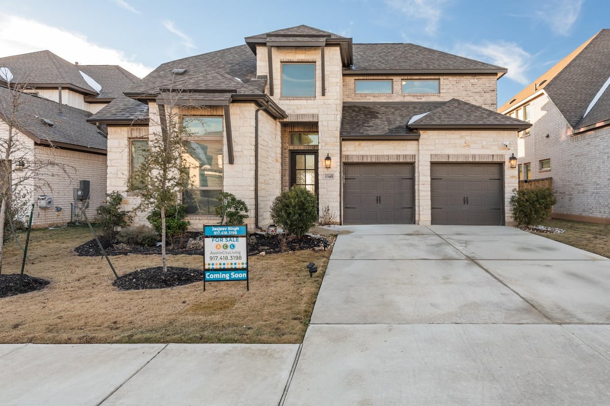 View 1345 Golden Celebration Bnd in Palmera Bluff Sec 6 1345 Golden Celebration Bnd - front exterior - Luxury home in Palmera Bluff Sec 6, Leander, TX