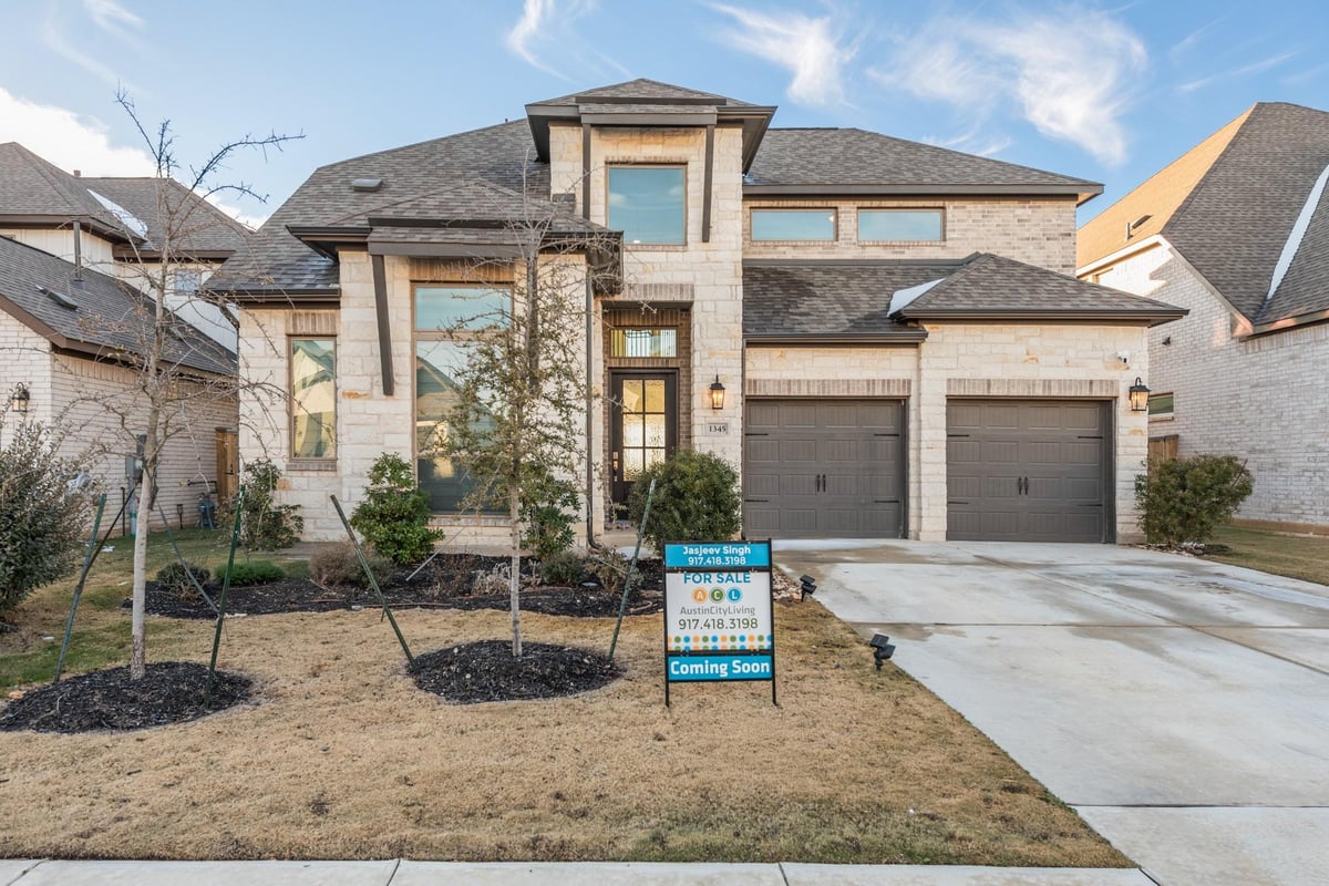 Living area at 1345 Golden Celebration Bnd - 4 bed 3 bath home